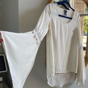 Rue 21 bell sleeved top